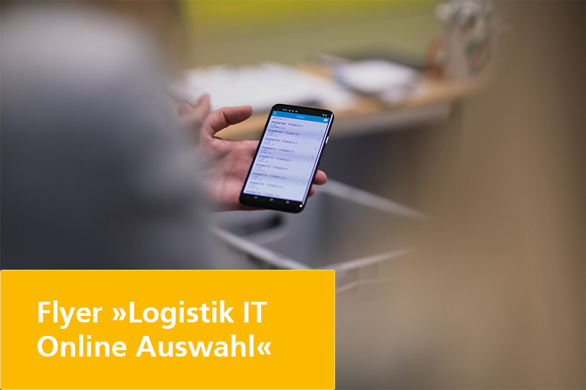 Person, die ein Handy in der Hand hält mit der Unterüberschrift Flyer 'Logistik IT Online Auswahl'